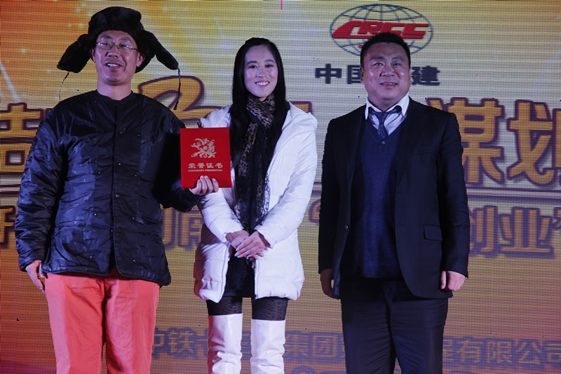   從頭到尾Hold住節(jié)奏 唱響年會(huì)主旋律